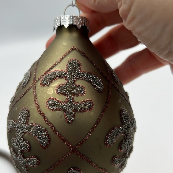 Teardrop Glass hand painted embellished upscale Christmas ornament - Picture 9 of 10